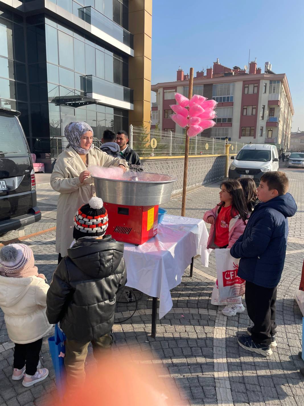 Konya’da şivlilik toplayan çocuklara pamuk şeker sürprizi 4